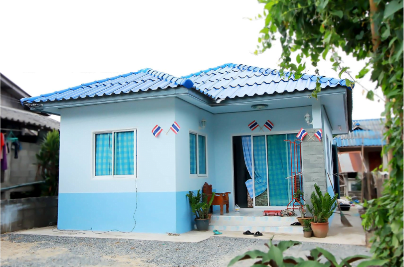 Many people are looking for a beautiful, nice and comfortable home that's within their budget. But staying within the budget does not mean that you have to lower your standard. Today, we are showing you 50 photos of a small but beautiful house that you can afford. Let's take a look.