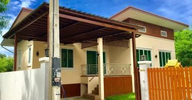 Having a single-storey home of your own is fulfilling, whether you live alone or with your family. Today we will show you small but beautiful and gorgeous houses that you’ll surely want to come home to! Let’s explore and see which one fits you!