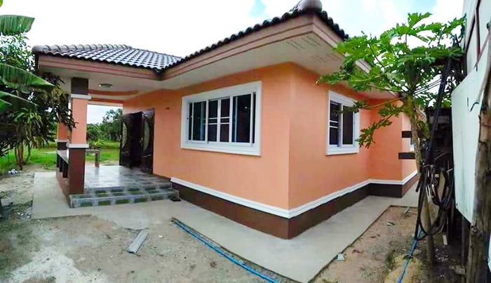 These three bungalow houses under 150 square meters of living space and consists of 2-3 bedrooms,1- 2 bathrooms, a living room, a kitchen and a terrace. The budget for the construction below 1,900,000 baht (excluding furniture) who is looking for a beautiful home idea, then try to think of these houses to be used before.